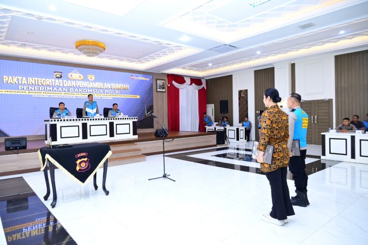 Polda Jambi Laksanakan Pakta Integritas Dan Pengambilan Sumpah Bagi Calon Bintara Kompetensi Khusus (Bakomsus)