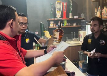 Tidak Sesuai Izin Edar, Sejumlah Botol Miras Di Cafe Dragon Diamankan Ke Polda Jambi