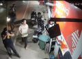 Berandalan Bermotor Bawa Sajam Berulah, Tiga Pemuda Dikejar Pakai Sajam Hingga Masuk Toko Kelontong