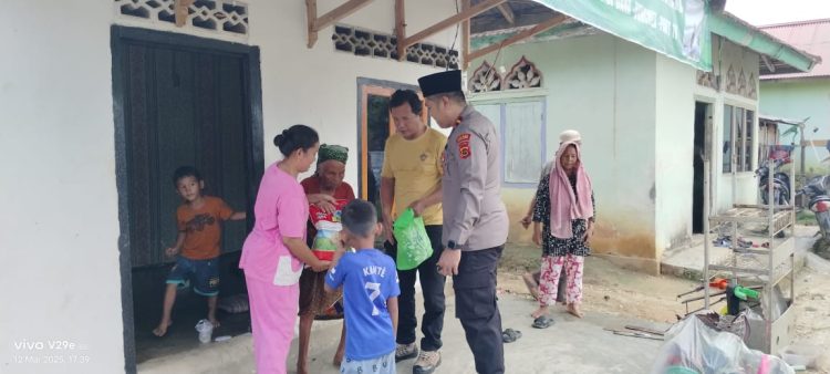 Polsek Air Hitam Tebar Berkah Ramadhan, Bagikan Sembako Kepada Warga Kurang Mampu Dan Anak Yatim Piatu