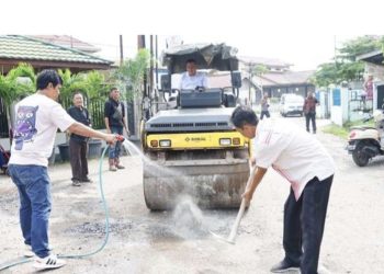 Ketua DPRD Kota Jambi Kemas Faried Alfarelly Turun Langsung Pantau Perbaikan Jalan
