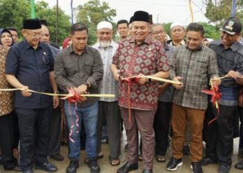 Ketua DPRD Kota Jambi Resmikan Jembatan Di Kampung Bugis, Masyarakat : Terimakasih Pak Kemas Faried