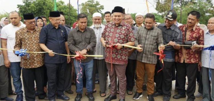 Ketua DPRD Kota Jambi Resmikan Jembatan Di Kampung Bugis, Masyarakat : Terimakasih Pak Kemas Faried