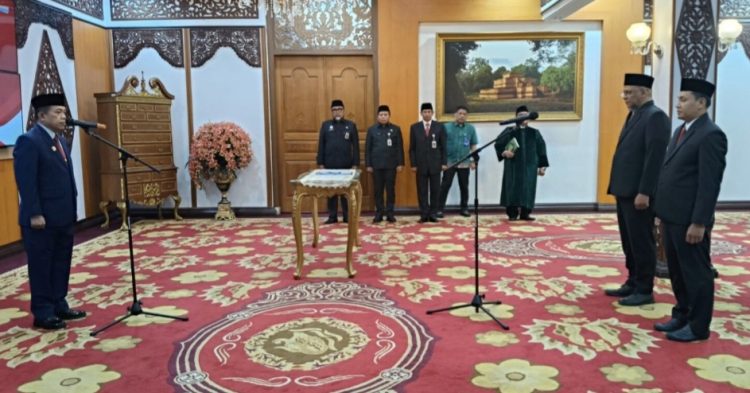 Gubernur Al Haris Lantik M Thohir dan Alfiansyah jadi Kepala Biro Organisasi dan Biro Perekonomian