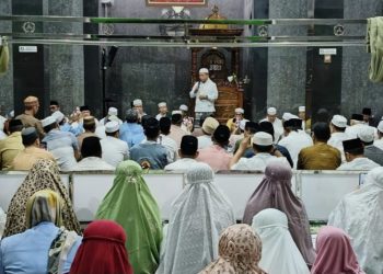 Safari Subuh di Masjid Fastabiqul Khoirot Pematang Sulur, Gubernur Al Haris Hadirkan Ustadz Ucay