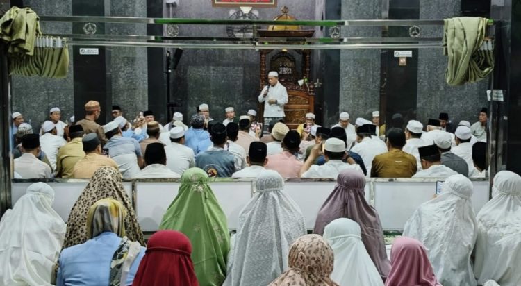 Safari Subuh di Masjid Fastabiqul Khoirot Pematang Sulur, Gubernur Al Haris Hadirkan Ustadz Ucay