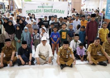 Gubernur Al Haris Dukung Program BAZNAS Belanja Baju Lebaran Bagi Anak Yatim Di Mall Jamtos
