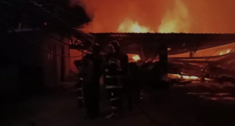Diduga Beroperasi Sejak Desember 2024, Polisi Periksa Pemilik Gudang Oli Oplosan Terbakar Di Jambi Berinisil (H) Warga Kebun Handil