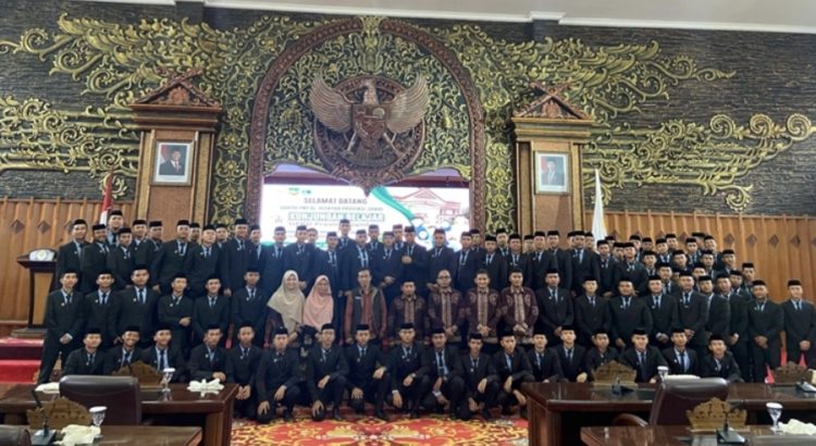 DPRD Provinsi Jambi Terima Kunjungan Santri PKP Al Hidayah, Bahas Tugas dan Fungsi Legislatif