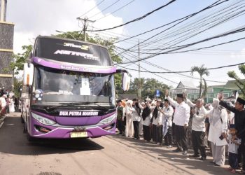 221 Jamaah Dari Kloter 13 Kota Jambi Dilepas, Sekda Ridwan Titip Doa dan Harapan