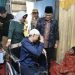 Hari Libur Tak Halangi Aksi, Wali Kota Maulana Turun Langsung Bantu Korban Kebakaran dan Disabilita