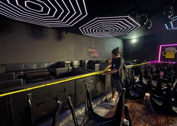 Pasca Keributan Di Helen’s Play Mart Jambi Wanita Di Pukul Pakai Senjata, Polisi Pasang Garis Policeline Di TKP