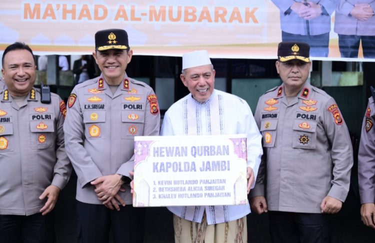 Kapolda Jambi Serahkan 1 Ekor Sapi Hewan Qurban Ke Pondok Pesantren Ma’had Al-Mubarak Al-Islami Litahfizil Qur’an Al-Karim