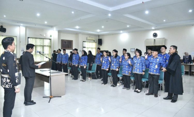 28 PNS Disumpah, Wawako Diza: “Jadilah Abdi Negara yang Profesional dan Siap Melayani Rakyat”