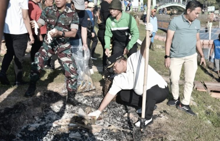 Wali Kota Maulana Bangkitkan Semangat Kolektif, 1.650 RT Bergerak Serentak Bersihkan Lingkungan