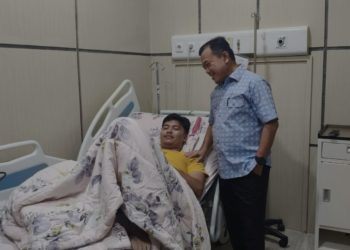 Gubernur Jambi Al Haris Besuk Mahasiswa UIN Di RS Bhayangkara Yang Terluka Saat Demo
