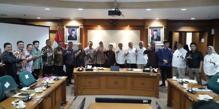 Audiensi Gubernur Jambi Dan Para Bupati Walikota Se-Provinsi Jambi Bersama Menteri Kehutanan RI