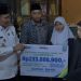 Dokter Maulana Kembali Salurkan Santunan Kematian Warga