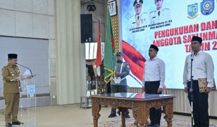 Wali Kota Maulana Kukuhkan Satlinmas, Dorong Ketertiban dan Ketahanan Masyarakat Kota Jambi