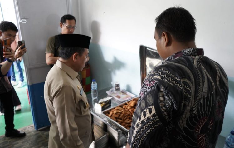 Tinjau Dapur MBG, Gubernur Al Haris Minta Jaga Kualitas Bahan Baku Dan Kebersihan