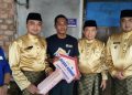 Gubernur Al Haris Serahkan Kunci dan Pasang Peneng Bedah Rumah Di Sarolangun