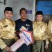 Gubernur Al Haris Serahkan Kunci dan Pasang Peneng Bedah Rumah Di Sarolangun