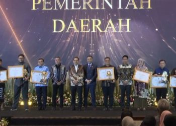 Gubernur Al Haris Terima Penghargaan “Pemerintah Daerah Terbaik” Dari Kementerian Kebudayaan