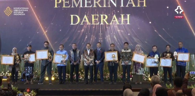 Gubernur Al Haris Terima Penghargaan “Pemerintah Daerah Terbaik” Dari Kementerian Kebudayaan