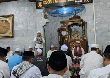Safari Subuh di Masjid Baitul Muslim, Gubernur Al Haris Titip Generasi Muda dan Ingatkan Kesehatan Masyarakat