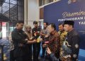 Gubernur Jambi Al Haris Terima Penghargaan dari BKKBN