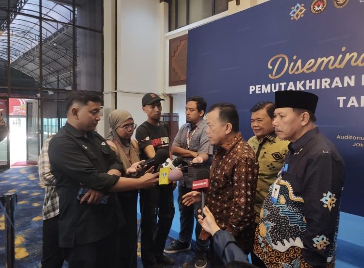 Gubernur Jambi Al Haris Terima Penghargaan dari BKKBN