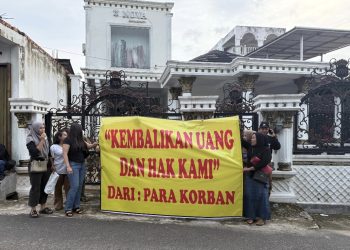 Puluhan Korban Dugaan Investasi Rokok Legal (Resmi) Datangi Rumah Terlapor, Kerugian Capai Miliaran Rupiah