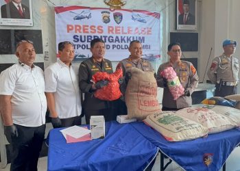 Ditpolairud Polda Jambi Amankan Kapal Bermuatan Sembako di Sungai Nipah Panjang, Diduga langgar Aturan Karantina