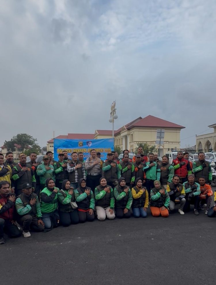 Dalam Rangka Penguatan Keselamatan Berlalulintas, Ditlantas Polda Jambi Apel Bersama Komunitas Ojol Se-Provinsi Jambi