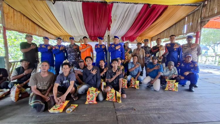 Dirpolairud Polda Jambi Sambangi Warga Pesisir Kampung Laut Lewat Program Sambang Nusa Presisi