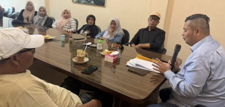 Serap Aspirasi Warga, Ketua DPRD Kota Jambi Terima Silaturahmi Emak-emak Ketua RT di Solok Sipin Dan Murni