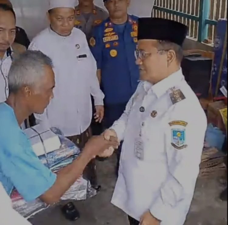 Tujuh Rumah Hangus, Walikota Maulana Turun Langsung Beribantuan ke Korban