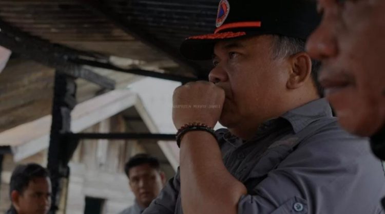 Sekda Budhi Hartono Turun Langsung Bantu Korban Kebakaran di Kumpeh, Pemkab Muaro Jambi Salurkan Bantuan dan Perhatian
