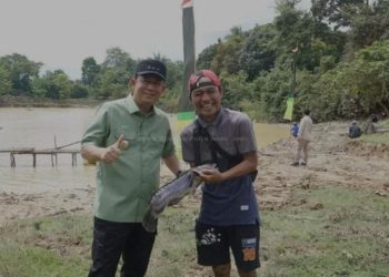 Bupati Muaro Jambi Buka Tradisi Bekarang di Danau Gatal, Lestarikan Budaya dan Ekosistem Lubuk Larangan