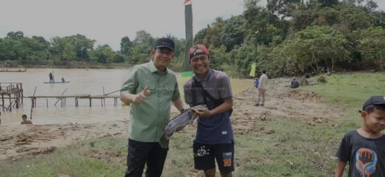 Bupati Muaro Jambi Buka Tradisi Bekarang di Danau Gatal, Lestarikan Budaya dan Ekosistem Lubuk Larangan