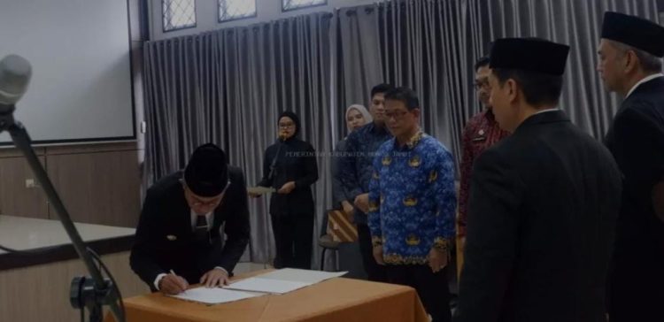 Wakil Bupati Muaro Jambi Lantik 6 Pejabat, Tegaskan Jabatan Adalah Amanah