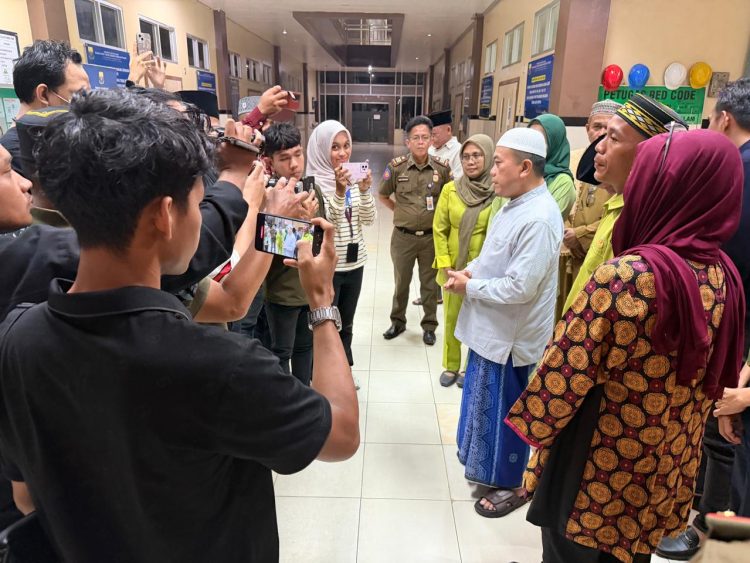 Lebaran Penuh Empati, Gubernur Al Haris Bawa Tali Asih dan Pastikan Layanan RS Tetap Prima