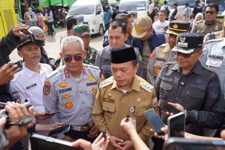 Gubernur Al Haris Lepas 198 Mudik Gratis untuk Warga Jambi dan Mahasiswa di Perantauan