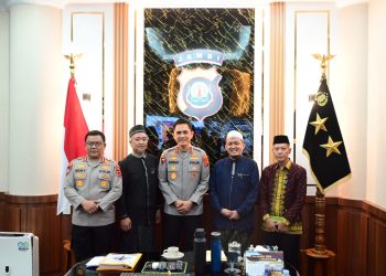 Kapolda Jambi Perkuat Sinergi dengan Tokoh Agama melalui Silaturahmi Bersama Pimpinan Ponpes Darul Arifin