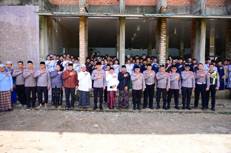 Kapolda Jambi Jalin Silaturahmi Dengan Pondok Pesantren Darul Arifin, Tekankan Pendidikan Disiplin Dan Pemanfaatan Teknologi Secara Positif