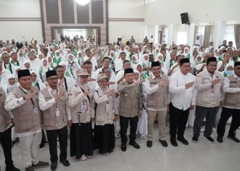 Lepas JCH Kloter Terakhir BTH 25, Gubernur Al Haris: Semoga Layanan Haji Makin Baik, Jamaah Makin Puas