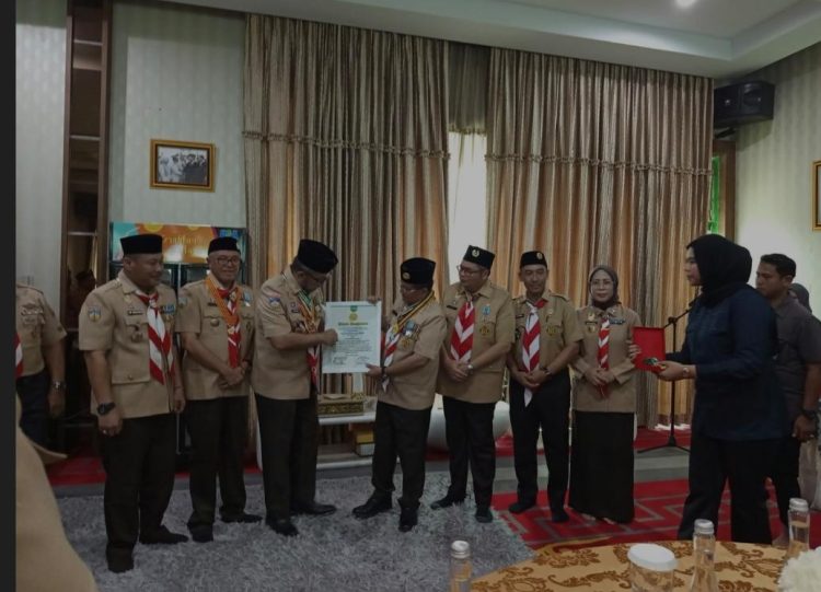 Wali Kota Jambi Terima Penghargaan Tokoh Perintis Utama Gerakan Pramuka