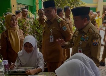 Maulana Bersama Al Haris Tinjau Pelaksanaan Tes Kompetensi Akademik SMP di Kota Jambi, Tekankan Pemerataan Mutu Pendidikan