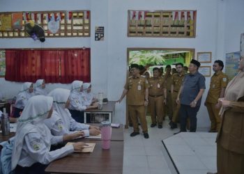 Maulana -Diza Tinjau Pelaksanaan TKA Di Sejumlah SMP