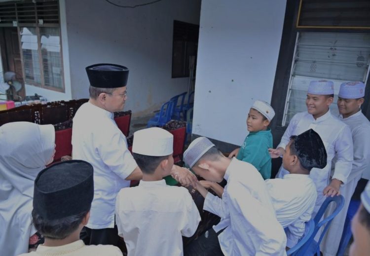 Wali Kota Jambi Perkuat Kepedulian Sosial, Salurkan Santunan Bagi Anak Yatim dan Prasejahtra